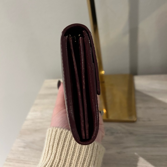 Authentic LV Vernis burgundy wallet - Picture 5 of 11